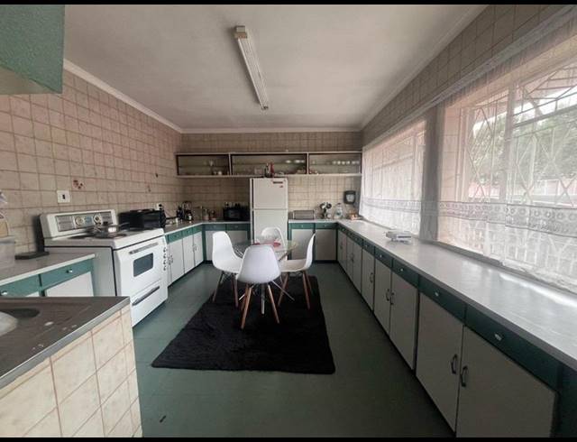 8 BEDROOM HOUSE FOR SALE IN MALVERN